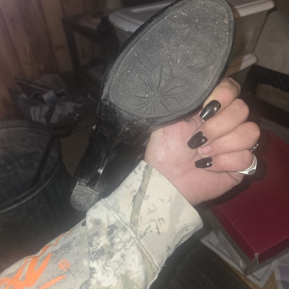 Shoes - Picture 4 of 4